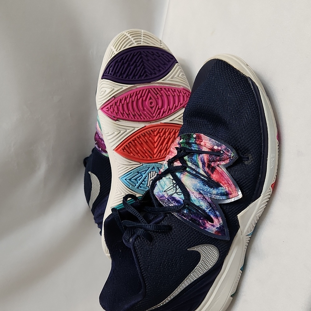 Nike Kyrie 5 Galaxy Multi-colored Basketball Sneakers (Size 7Y)